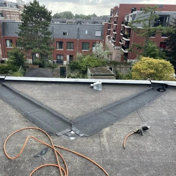 Plat dak met verspringende dakvlakken
