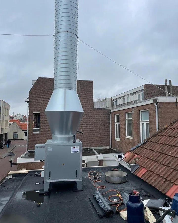 Aansluiting rondom een dakopbouw